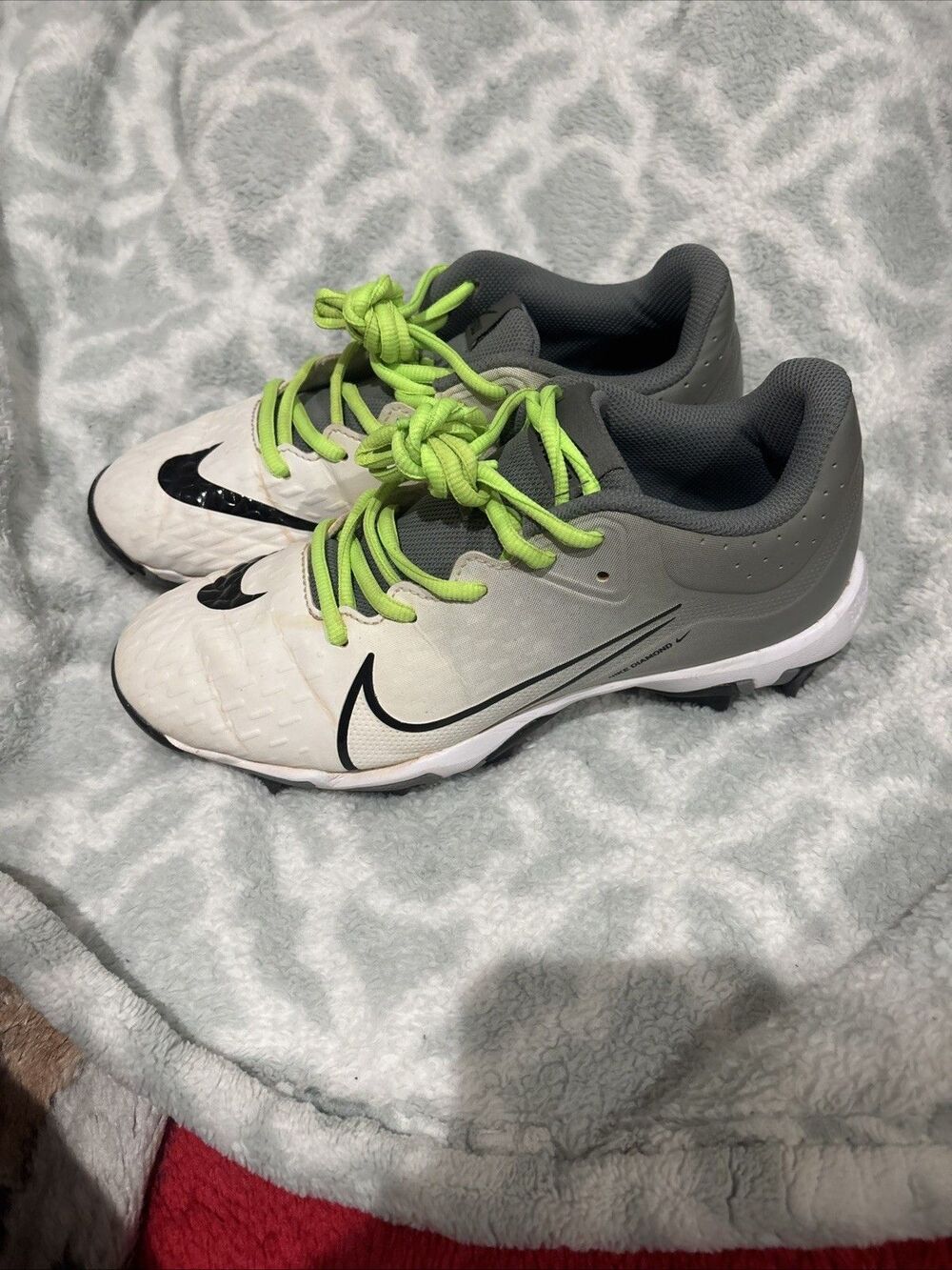 white nike cleats